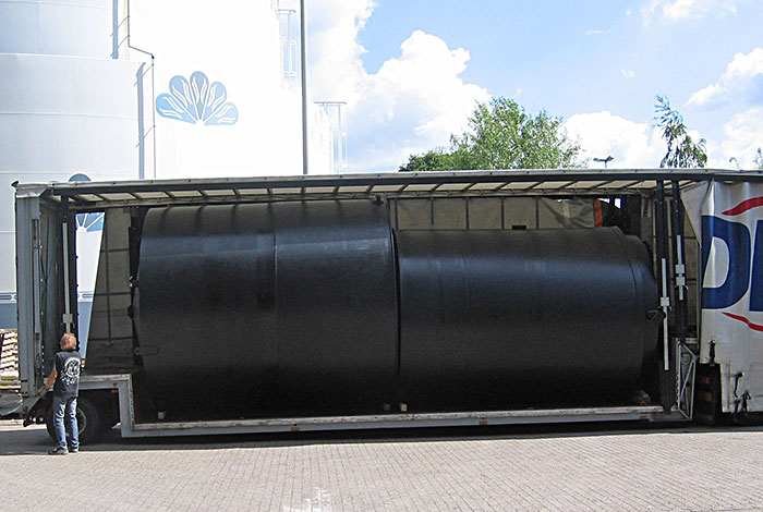 Transport of a process water tank