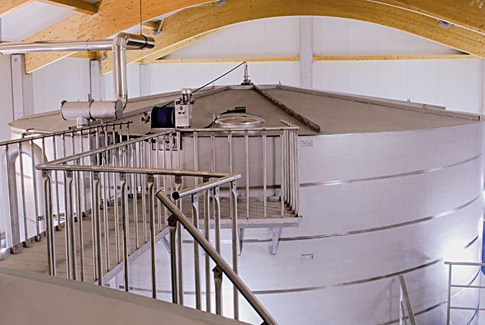 Operating platform of a drinking water tank