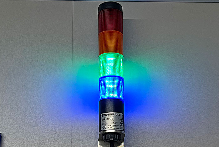 Operating indicator light for ozone systems