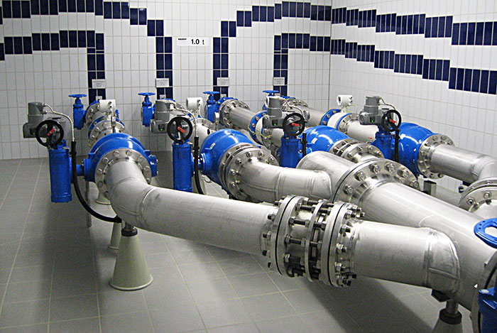 Multiple supply lines in one pumping station