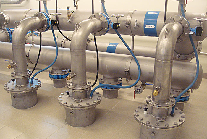Pumping station with suction casing pumps