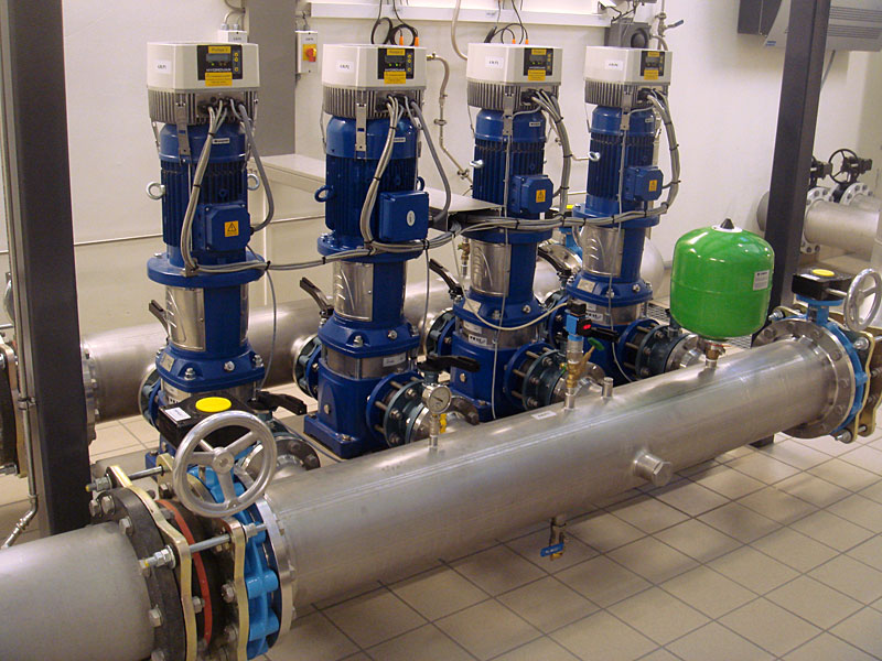 Pressure booster systems with 4 pumps