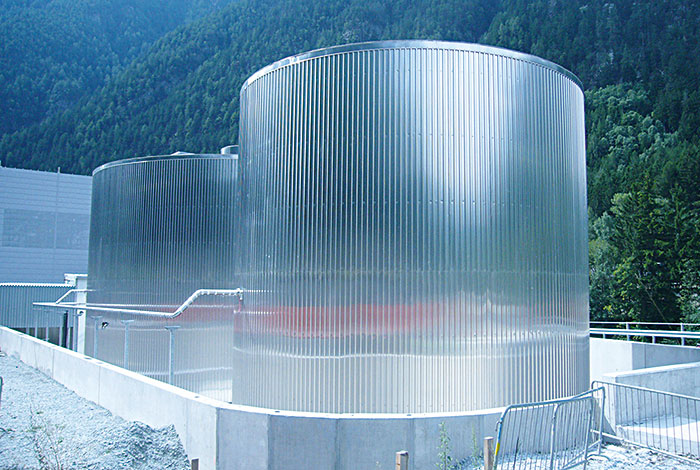 Thermal insulation with weather protection for tanks and water towers 