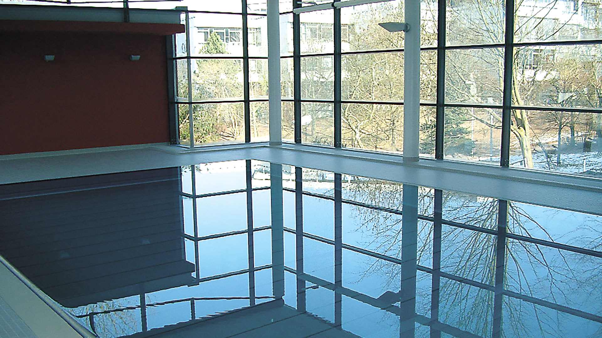 Wellness water in the pool treated by compact filter systems