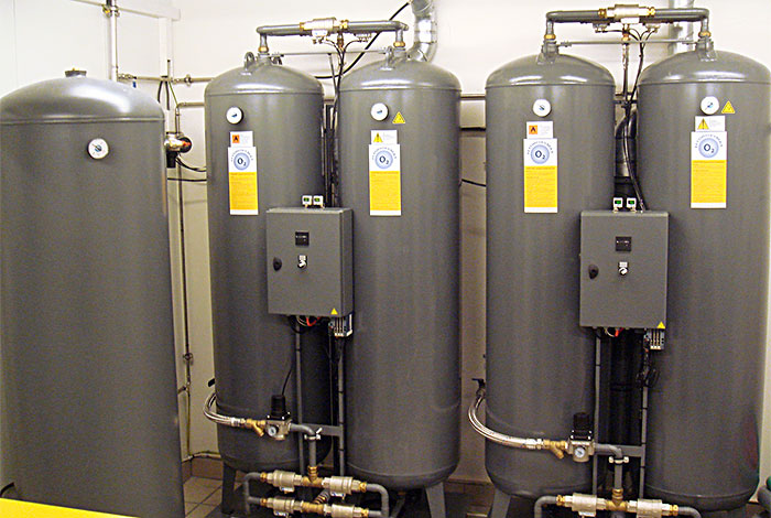 Oxygen generators with storage tank