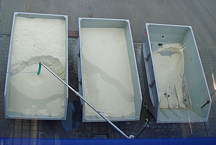 Dewatering containers with carbonate pellets from rapid decarbonisation